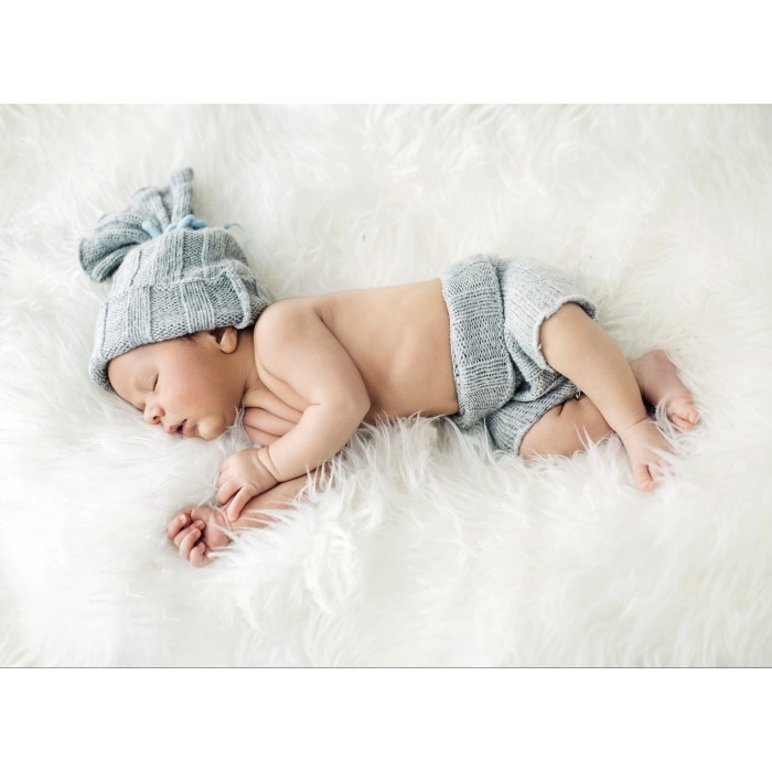 Grafika Konrad Bak: Baby sleeping in Feathers